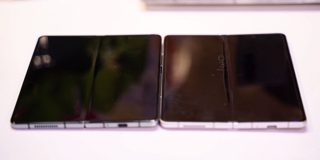 Bize göre soldaki Galaxy Z Fold4, sağdaki Galaxy Z Fold 3